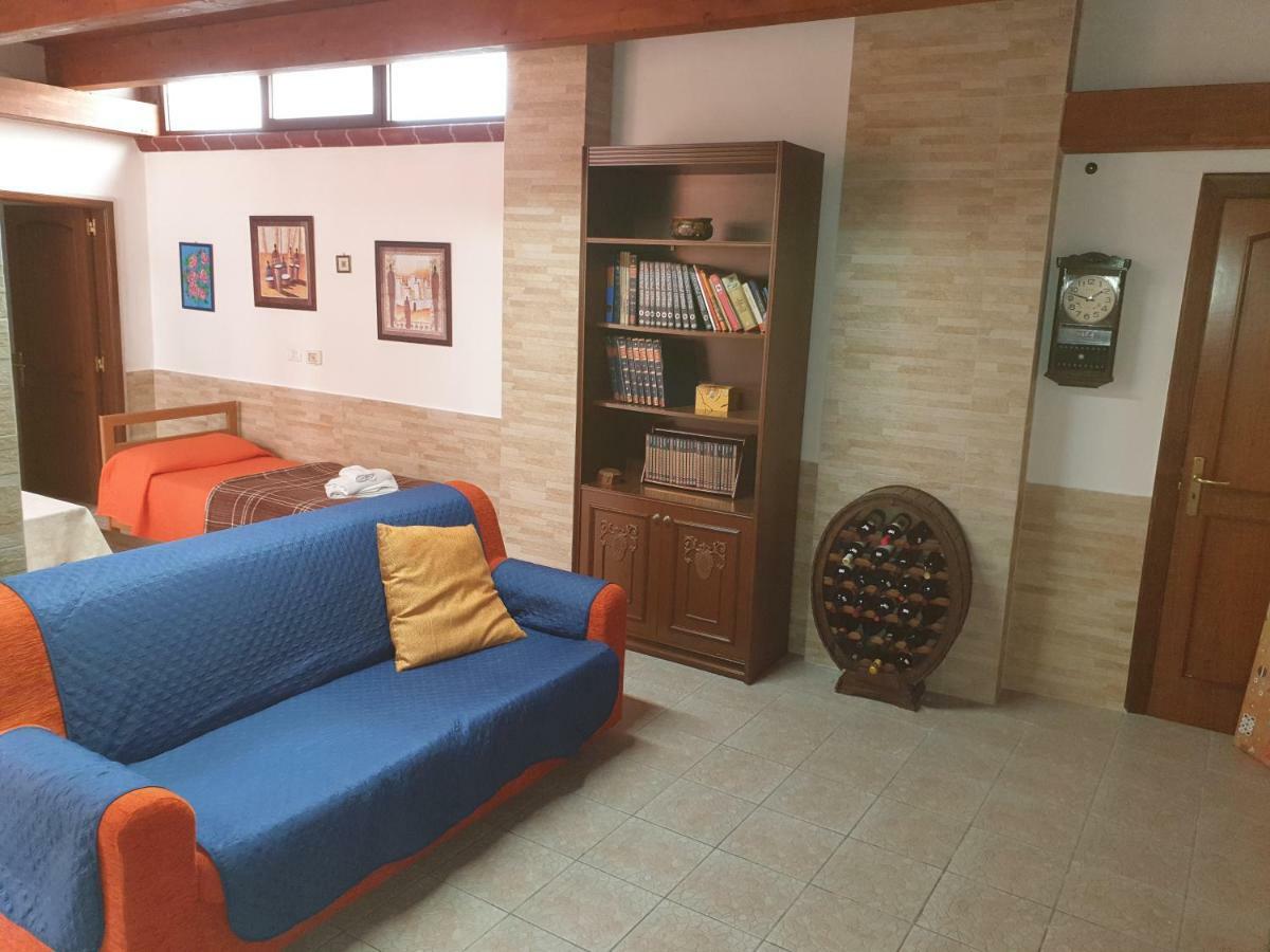Nonno Angelo By La Puglia In Un Trullo